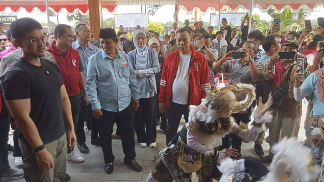 Kaesang kampanyekan Ahmad Luthfi-Taj Yasin di Klaten, Rabu (9/10/2024). Foto: kumparan