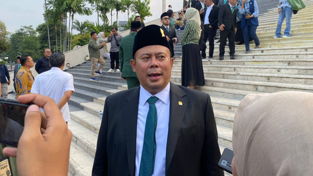 Wakil Ketua DPR RI Cucun Ahmad Syamsurijal menjawab pertanyaan wartawan saat ditemui di Kompleks Parlemen, Senayan, Jakarta, Rabu (9/10/2024). Foto: Abid Raihan/kumparan