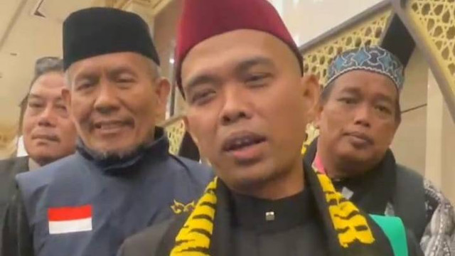 Ustaz Abdul Somad memberikan dukungan ke pasangan Andi Rosman dan dr Baso Rahmanuddin di Pilkada Wajo melalui video pendek. Foto: Tangkapan layar video