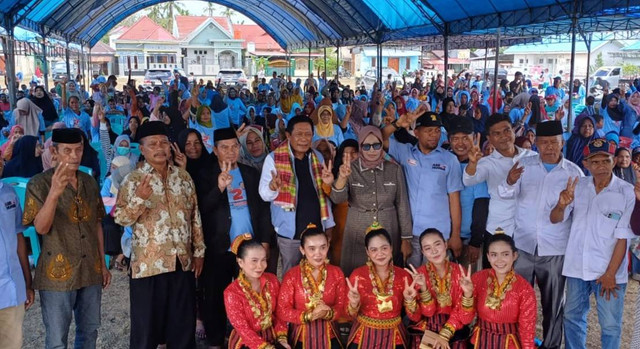 Calon Wakil Gubernur Sultra, Hugua saat menggelar kampanye di Buton Tengah.