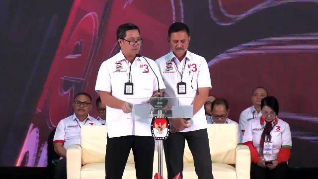 Pasangan calon Gubernur dan Wakil Gubernur Sulawesi Utara, Steven Kandouw-Alfret Denny Tuejeh saat pemaparan visi dan misi dalam debat kandidat Pilkada Sulut 2024.