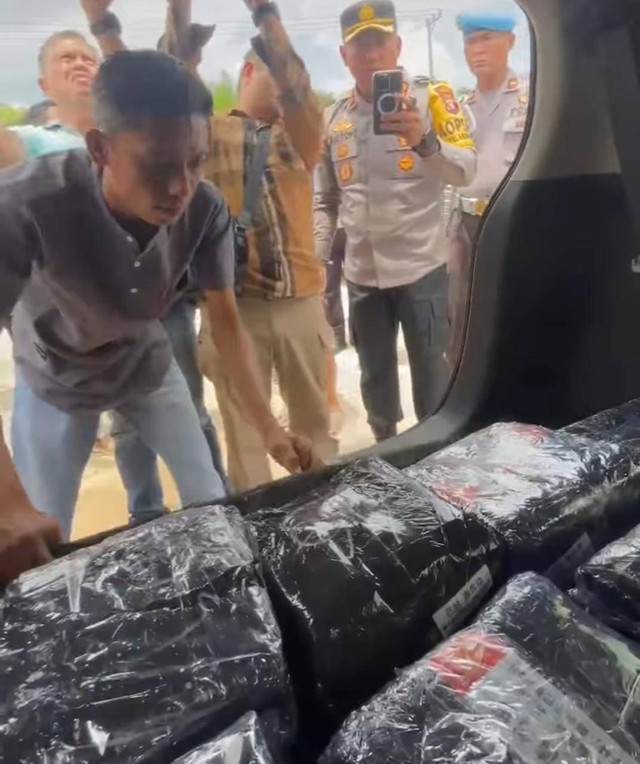 47 Kg sabu dari Pontianak yang berhasil digagalkan saat akan masuk ke Banjarmasin. Foto: Dok. Instagram @polisi_ku