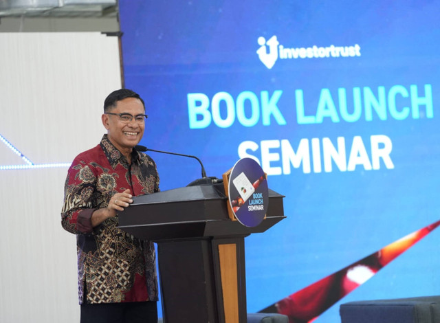 Mantan Menteri Perindustrian RI Periode 2014-2016 Saleh Husin menyampaikan sambutan saat peluncuran buku Hilirisasi Sawit Cegah Middle Income Trap di Jakarta, Rabu (9/10/2024). Foto: Dok. Saleh Husin