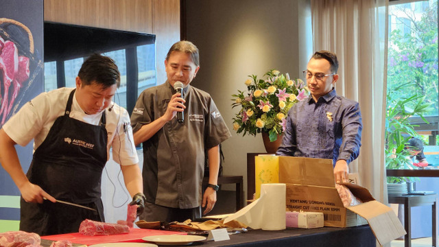 Masterclass bersama para chef ambassador Meat & Livestock Australia (MLA) yang mempelajari teknik mengolah daging sapi serta domba, berlangsung di Hotel Grand Hyatt Jakarta (9/10/2024). Foto: Azalia Amadea/kumparan 