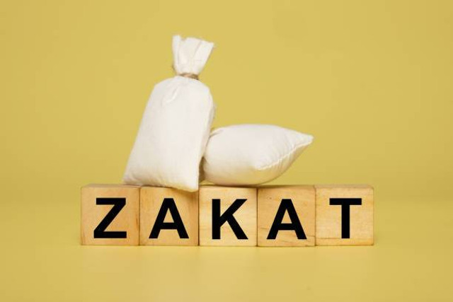 Ilustrasi Orang Yang Mengeluarkan Zakat Dinamakan, Foto: Unsplash/All_About_Najmi.