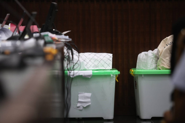 Sejumlah tas menjadi barang bukti pada persidangan Harvey Moeis suami aktris Sandra Dewi menjalani sidang dugaan korupsi tata kelola timah di Tipikor, Kamis (10/10/2024). Foto: Aditia Noviansyah/kumparan