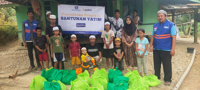 Paket Sembako dari Bank Indonesia, Bahagiakan Anak Yatim di Pelosok Pandeglang