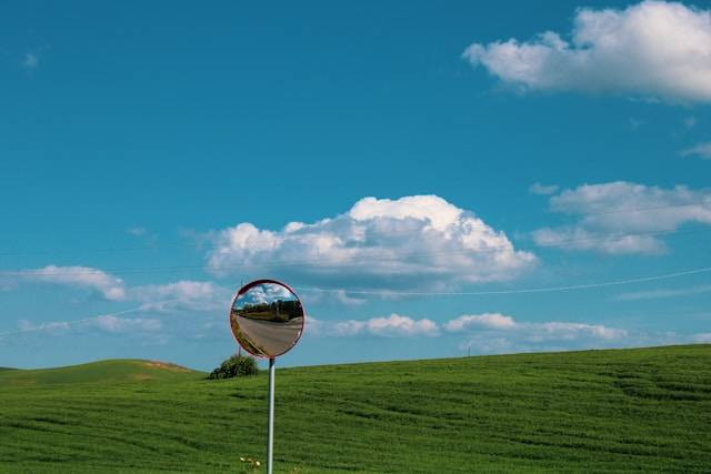 Tempat Wisata di Nglegok. Foto hanya ilustrasi, bukan tempat sebenarnya. Sumber: Unsplash/Shobha La Porta