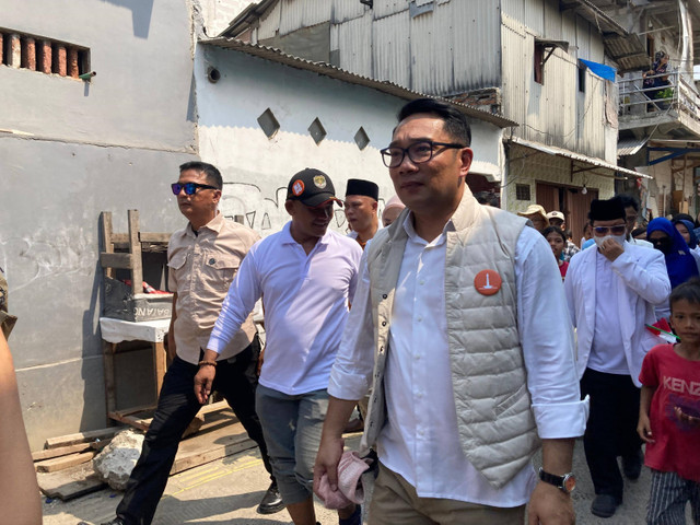 Calon Gubernur Jakarta Ridwan Kamil blusukan ke masyarakat Kelurahan Kapuk, Kecamatan Cengkareng, Jakarta Barat, Kamis (10/10/2024). Foto: Alya Zahra/Kumparan