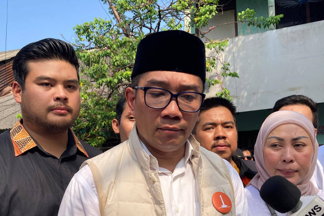 Cagub Jakarta nomor urut 1 Ridwan Kamil usai menghadiri acara sapa warga dan syukuran Anggota DPRD Demokrat Nur Afni Sajim di Cengkareng, Jakarta Barat, Kamis (10/10/2024). Foto: Alya Zahra/Kumparan