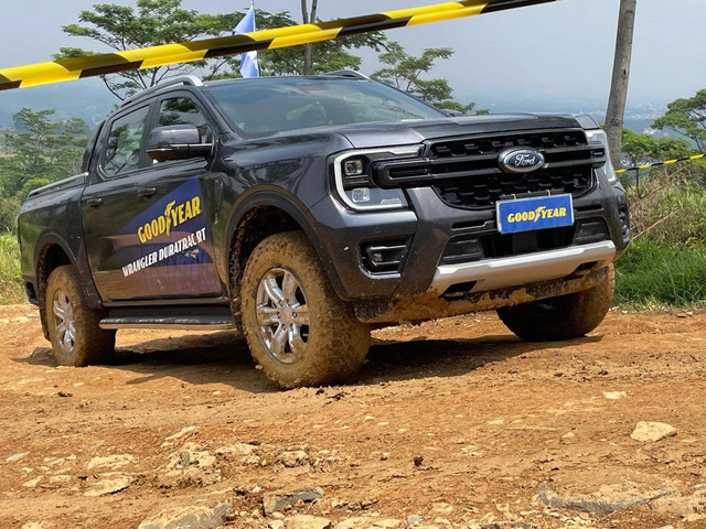 Produk baru ban mobil off road, Goodyear Wrangler Duratrac R/T di Indonesia. Foto: Sena Pratama/kumparan