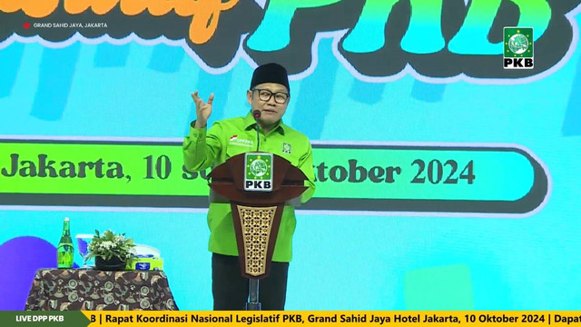 Ketua Umum PKB Muhaimin Iskandar atau Cak Imin memberikan sambutan saat Rapat Koordinasi Nasional (Rakornas) Legislatif PKB di Grand Sahid Ballroom, Jakarta, Kamis (10/10/2024). Foto: Youtube/DPP PKB