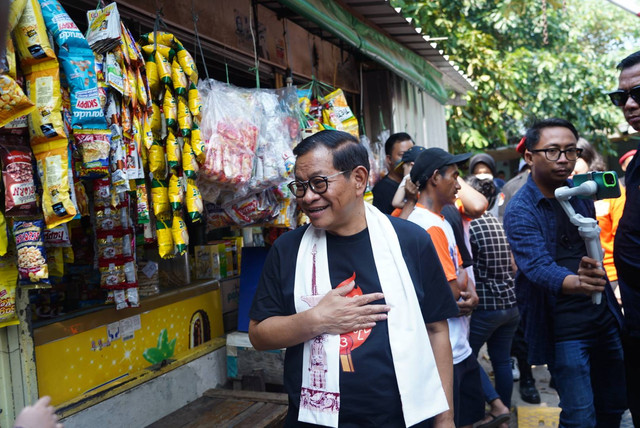 Calon Gubernur Jakarta Pramono Anung blusukan di kawasan Tamansari, Jakarta. Kamis (10/10 Foto: Dok. Istimewa