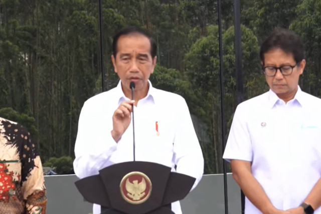 Presiden Jokowi menyampaikan sambutan saat menghadiri peresmian Rumah Sakit Hermina Nusantara di Ibu Kota Nusantara (IKN) Penajam Paser Utara, Kalimantan Timur,  Jumat (11/10/2024). Foto: Youtube/ Sekretariat Presiden