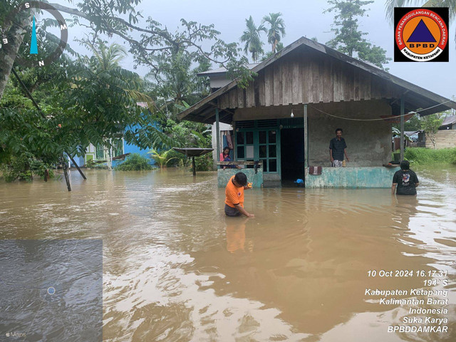 Banjir di Kecamatan Marau, Ketapang. BPBD minta warga ikuti arahan pemda jika diminta untuk mengungsi serta waspada terhadap jaringan listrik. Foto: Dok. DPBD Kalbar