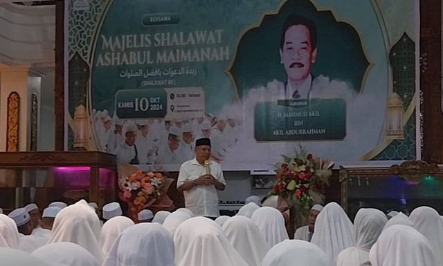 Muda Mahendrawan menyampaikan sambutan pada acara haul 19 tahun bersama Majelis Shalawat Ashabul Maimanah pada Kamis malam, 10 Oktober 2024. Foto: Dok. Istimewa