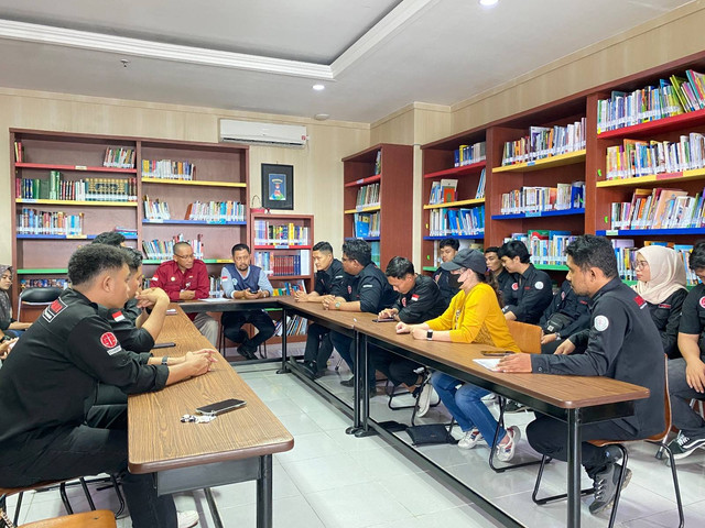 Wali murid seorang siswa di salah satu SD swasta di Kota Yogya melapor ke Dindikpora Kota Yogya terkait dugaan perundungan yang dialami anaknya, Jumat (11/10). Foto: Resti Damayanti/Pandangan Jogja