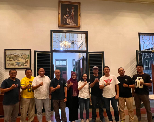 Alumni 3 SMA di Yogya berfoto bersama di Ndalem Poenakawan, Kamis (10/10). Foto: ESP