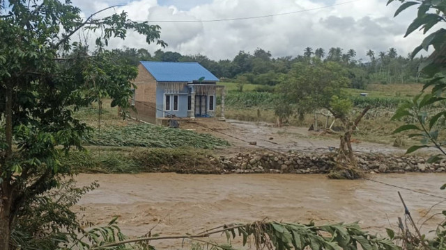 Suasana Kecamatan Tiga Binanga, Kabupaten Karo, Sumut, usai diterjang banjir bandang pada Kamis (10/10/2024).  Foto: Dok. Polres Tanah Karo