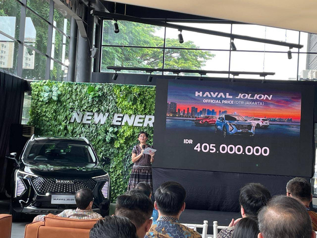 Pengumuman harga Haval Jolion HEV Rp 405 juta.  Foto: Sena Pratama/kumparan