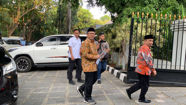 Elite PKS menyambangi kediaman presiden terpilih, Prabowo Subianto di Jalan Kertanegara 4, Jakarta Selatan, Jumat (11/10/2024). Foto: Luthfi Humam/kumparan