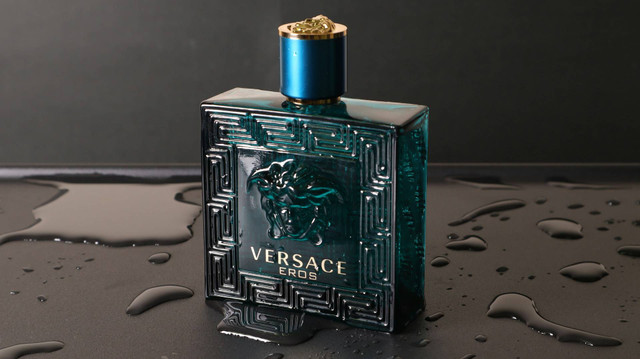 Notes Parfum Versace Eros. Sumber Unsplash Hatem Boukhit