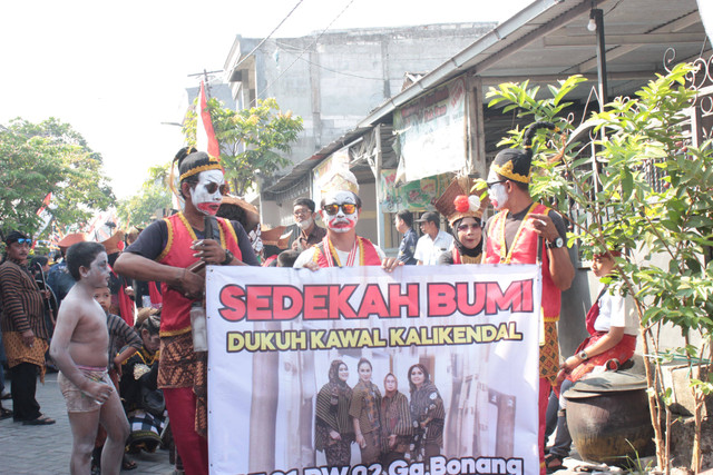 Sedekah Bumi Di Kelurahan Pradah Kali Kendal, Kecamatan Dukuh Pakis, Surabaya, Jawa Timur/ Foto diambil pada tanggal 14 juli 2024