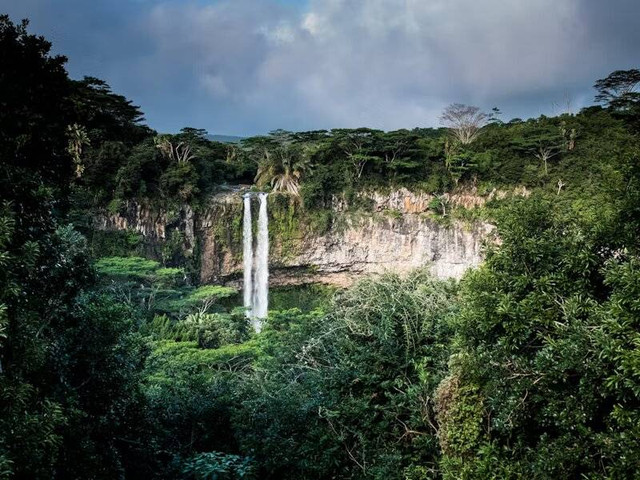 Foto hanya ilustrasi, bukan tempat yang sebenarnya. Coban Parang Tejo. Sumber: Unsplash/Olivier Graziano