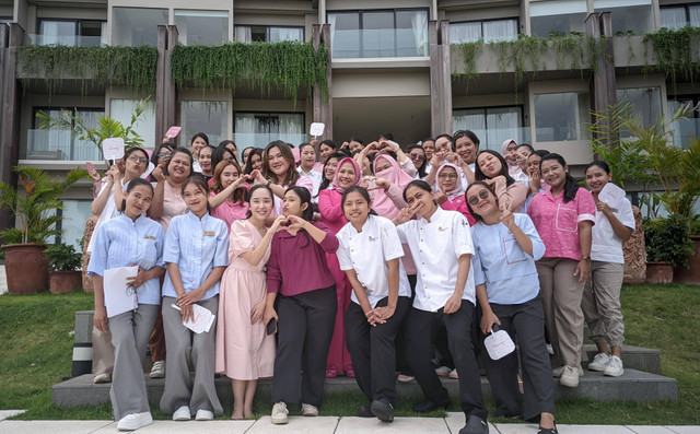 Foto bersama Acara Pinktober di Lampung Marriott Resort and Spa | Foto: Eva nurdiah/ Lampung Geh