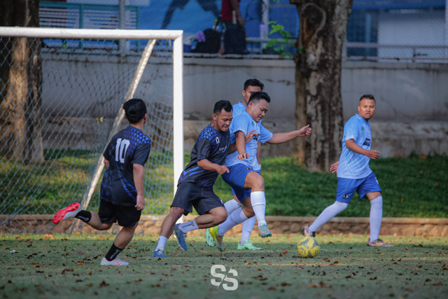 Rutan Kudus Jalin Silaturahmi Dengan Sukun Kudus Melalui Fun Game Sepak Bola