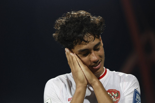 Pemain Indonesia Rafael Struick merayakan gol kedua pada pertandingan Piala Dunia Kualifikasi Asia Babak Ketiga Grup C antara Bahrain vs Indonesia di Stadion Nasional Bahrain, Riffa, Bahrain, Kamis (10/10/2024). Foto: Hamad I Mohammed/REUTERS