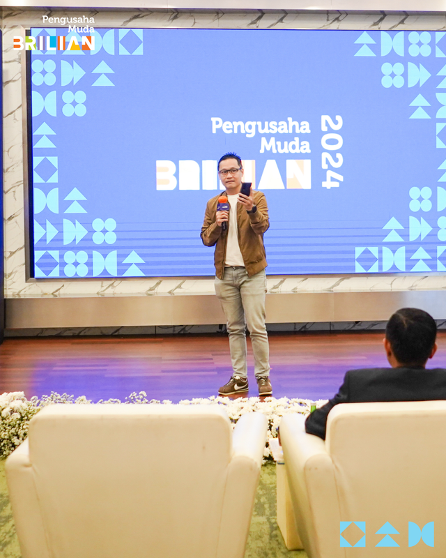 Director Commercial, Small, and Medium Business BRI Amam Sukriyanto saat membuka program Pengusaha Muda BRILian (PMB) 2024. Foto: Dok. BRI