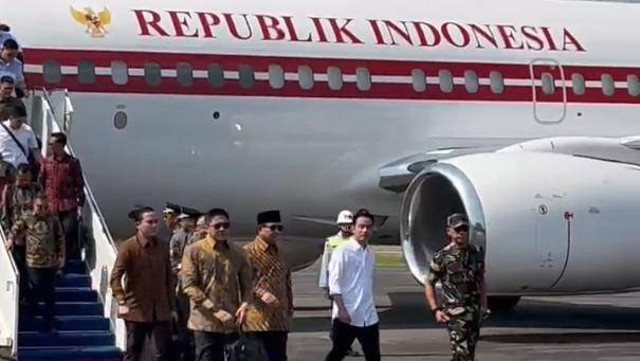 Presiden Terpilih Prabowo Subianto disambut Wapres Terpilih Gibran Rakabuming Raka di Bandara Adi Soemarmo Boyolali, Minggu (13/10/2024). Foto: Dok. Istimewa