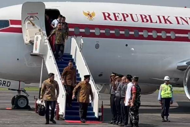 Presiden terpilih Prabowo Subianto mendarat di Bandara Adi Soemarmo, Boyolali menggunakan pesawat pribadinya bertuliskan Republik Indonesia, Minggu (13/10/2024). Foto: Dok. Istimewa