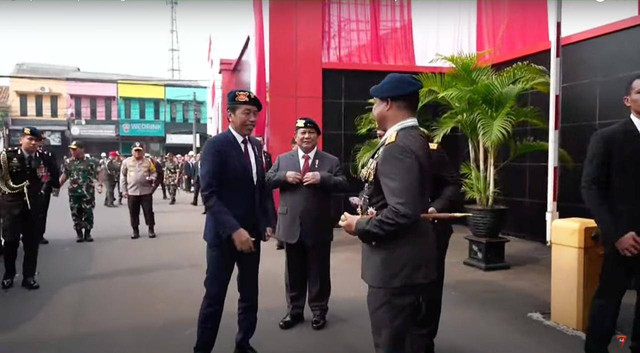 Jokowi dan Prabowo tiba di Mako Brimob Foto: Youtube/Humas Korps Brimob Polri