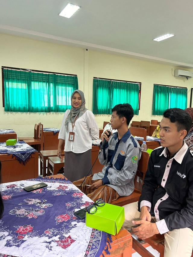 Dr. Mustikaningtyas, S.Psi., M.P.H. Menyampaikan Materi Terkait Kesehatan Mental