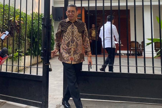 Fadli Zon tiba di kediaman Presiden terpilih Prabowo Subianto di Jalan Kertanegara, Jakarta Selatan, Senin (14/10/2024). Foto: Abid Raihan/kumparan