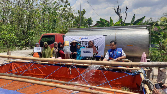 Dilanda Kekeringan, Warga Sukoharjo Bahagia Terima Bantuan Air Bersih