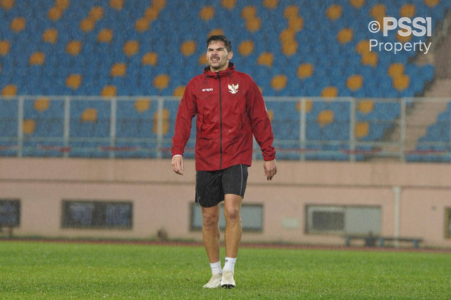 Pemain Timnas Indonesia Sandy Walsh mengikuti latihan di Stadion Kota Qingdao, China, Minggu (13/10/2024). Foto: PSSI