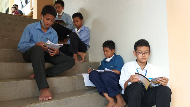 Ilustrasi belajar (Sumber; galeri foto, foto adikku belajar di Pesantren)