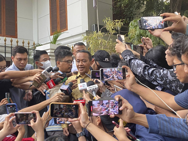 Bahlil Lahadalia usai melakukan pertemuan bersama presiden terpilih Prabowo Subianto di Jalan Kertanegara, Jakarta Selatan, Senin (14/10/2024). Foto: Abid Raihan/kumparan