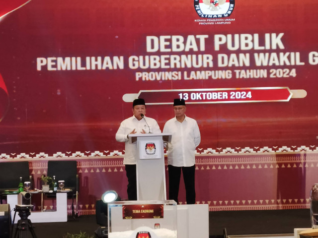 Pasangan calon gubernur Lampung nomor urut 01, Arinal Sutono (Ardjuno) dalam debat publik perdana pemilihan gubernur dan wakil gubernur Km Lampung | Foto : Eka Febriani / Lampung Geh