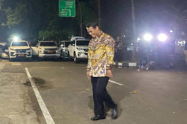 Amran Sulaiman tiba di kediaman Presiden terpilih Prabowo Subianto di Jalan Kertanegara, Jakarta Selatan, Senin (14/10/2024). Foto: Abid Raihan/kumparan