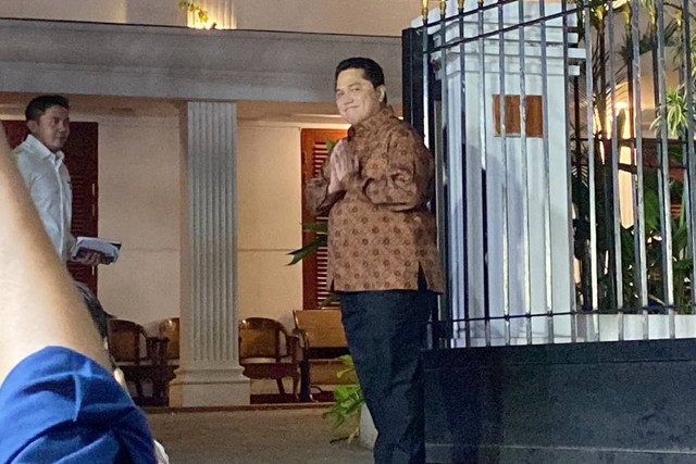 Erick Thohir tiba di kediaman Presiden terpilih Prabowo Subianto di Jalan Kertanegara, Jakarta Selatan, Senin (14/10/2024). Foto: Abid Raihan/kumparan