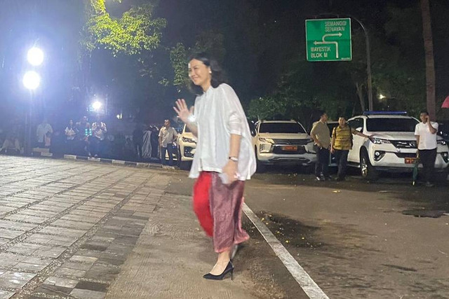 Veronica Tan tiba di kediaman Presiden terpilih Prabowo Subianto di Jalan Kertanegara, Jakarta Selatan, Senin (14/10/2024). Foto: Abid Raihan/kumparan