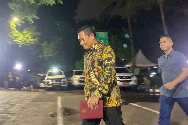 Donny Ermawan tiba di kediaman Presiden terpilih Prabowo Subianto di Jalan Kertanegara, Jakarta Selatan, Senin (14/10/2024). Foto: Abid Raihan/kumparan