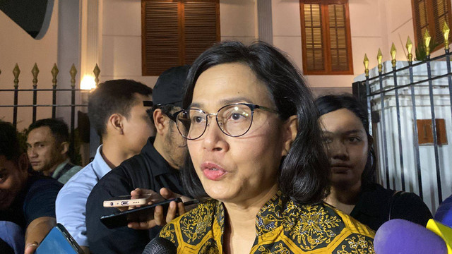 Sri Mulyani di kediaman Presiden terpilih Prabowo Subianto di Jalan Kertanegara, Jakarta Selatan, Senin (14/10/2024). Foto: Abid Raihan/kumparan