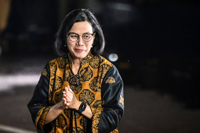 Menteri Keuangan Sri Mulyani tiba di kediaman Presiden Terpilih Prabowo Subianto, Kertanegara, Jakarta Selatan, Senin (14/10/2024). Foto: Aprillio Akbar/ANTARA FOTO