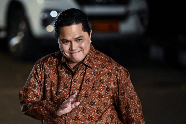 Menteri BUMN Erick Thohir tiba di kediaman Presiden Terpilih Prabowo Subianto, Kertanegara, Jakarta Selatan, Senin (14/10/2024). Foto: Aprillio Akbar/ANTARA FOTO