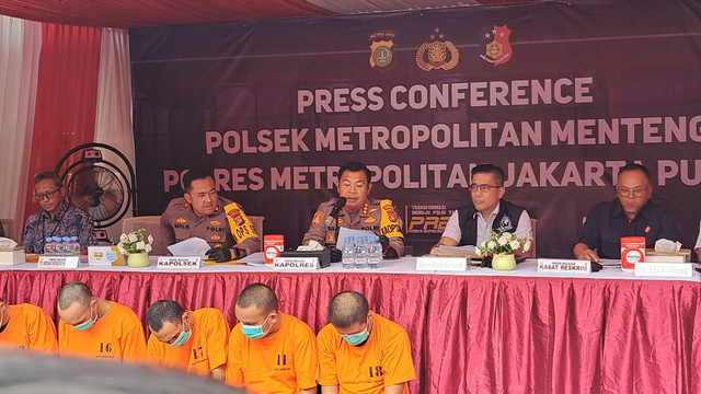 Pers rilis kasus pencurian modul BTS di Polsek Metro Menteng. Foto: Dok. Istimewa